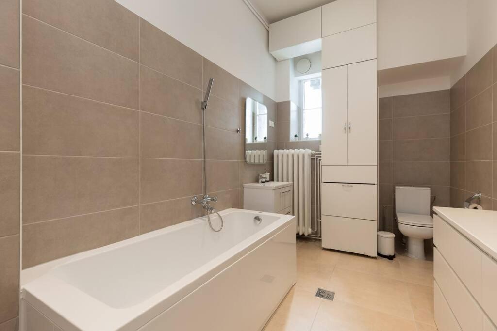 Grand Luxury On The Budapest Broadway W Jacuzzi Esterno foto